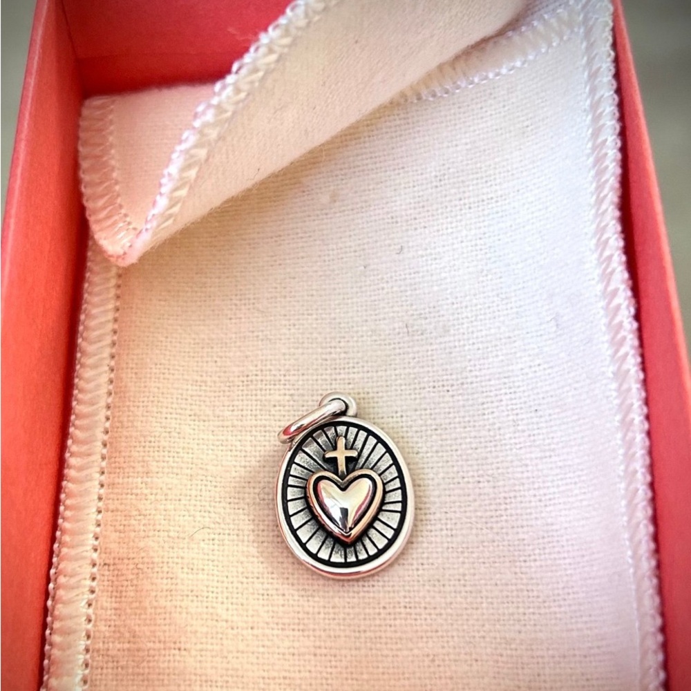 🌻James Avery Radiant Sacred Heart Charm